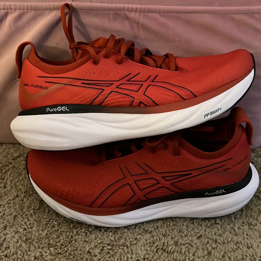 Men’s Asics Nimbus 25 size 10